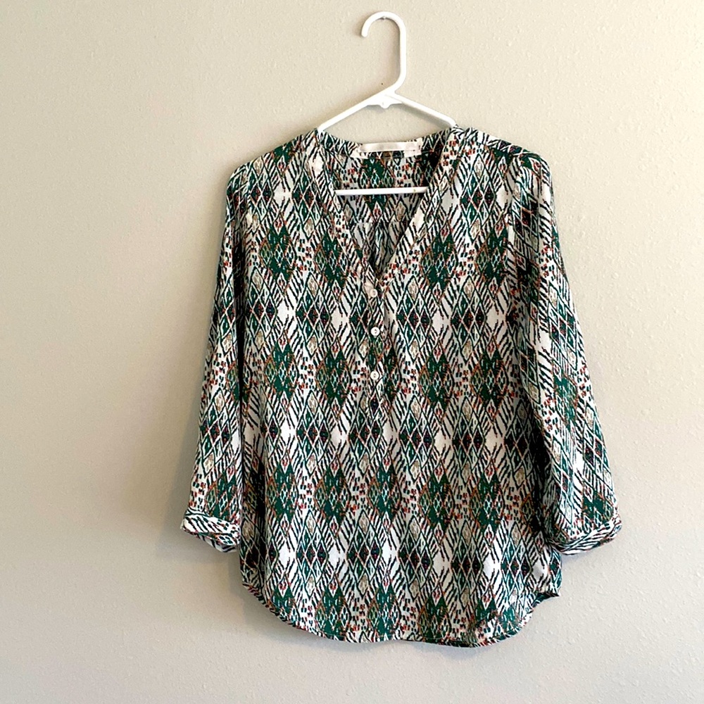 3/4 length patterned blouse.